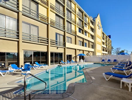 dogs allowed hotels in Salem, Massachusetts; pet friendly hotels in Salem Mass